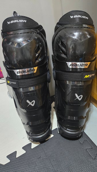 Intermediate Bauer M5 Pro 13" Shin Pads (Used)
