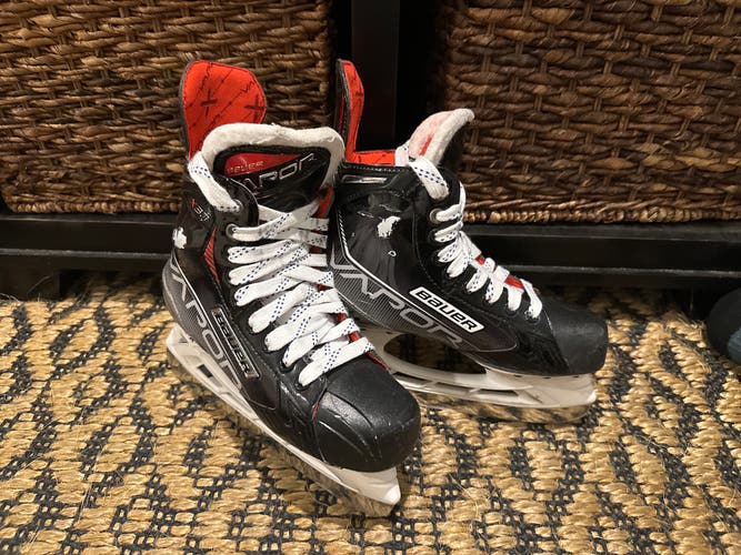 2023 Bauer Vapor X Hockey Skates Regular Width Size 5.5 (Used)