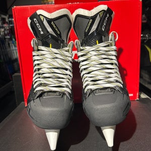 CCM Tacks AS-590 Hockey Skates Regular Width 9 (New)