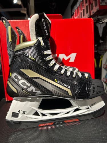 CCM Tacks AS-590 Hockey Skates Regular Width 9.5 (New)