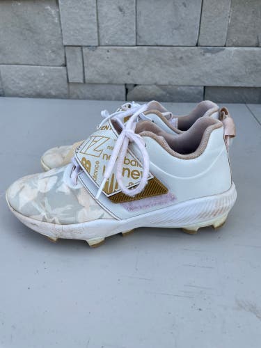 White Kid's Size M 4.5 (W 5.5) Youth New Balance Lindor1 Low Top Footwear Molded Cleats (Used)