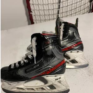 Bauer Vapor Hockey Skates Regular Width Size 4 (Used)