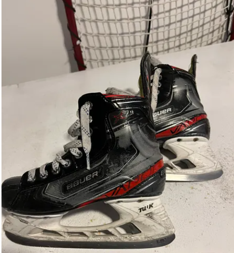 Bauer Vapor Hockey Skates Regular Width Size 4 (Used)