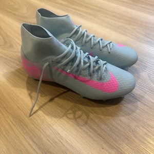 Never worn Nike Soccer Cleats