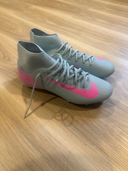 Never worn Nike Soccer Cleats