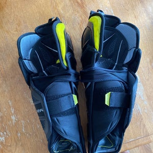 Senior Bauer Ultra sonic 14" Shin Pads Pro Stock (Used)