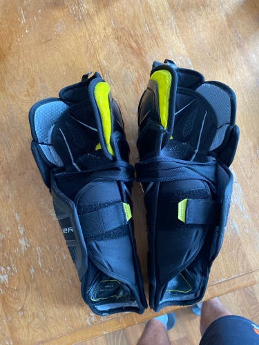 Senior Bauer Ultra sonic 14" Shin Pads Pro Stock (Used)