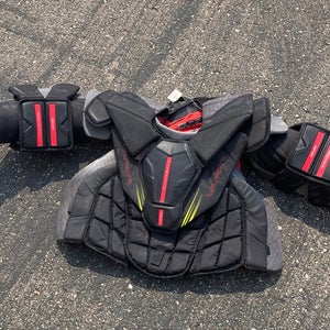 Senior Small Bauer Vapor Hyperlite 2 Goalie Chest Protector (Used)