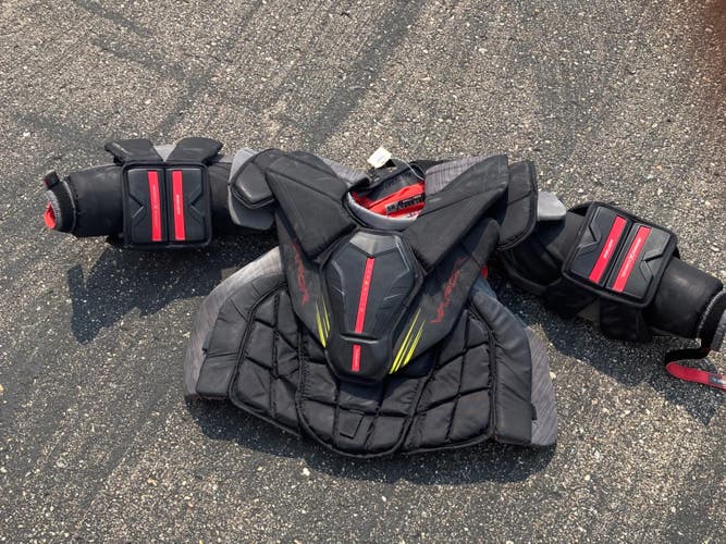 Senior Small Bauer Vapor Hyperlite 2 Goalie Chest Protector (Used)