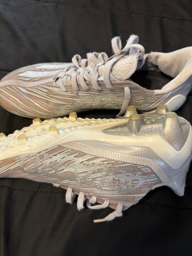 Silver Men's Adult Size M 10.0 (W 11.0) Adidas Molded Cleats Cleats (Used)