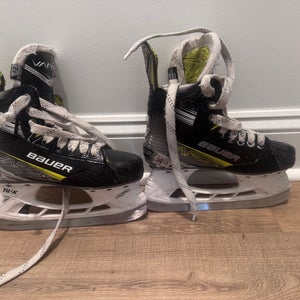 Bauer Vapor X4 Hockey Skates Regular Width Size 2.5 (Used)