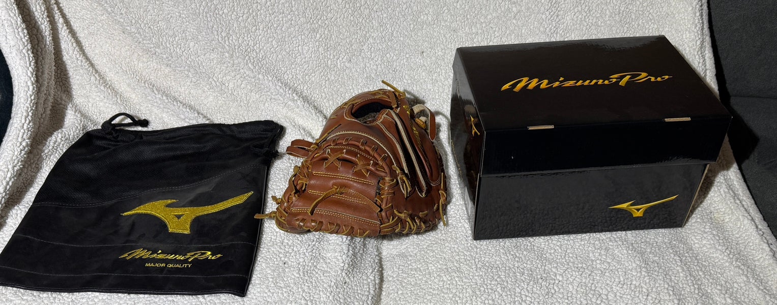 Mizuno RH Catcher's Pro Limited Edition Baseball Glove 33.5" (Used)