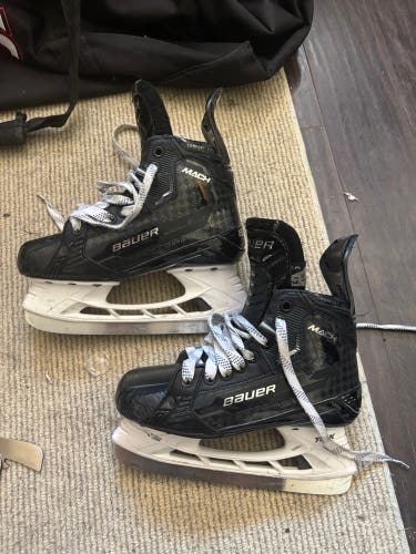 2023 Bauer Supreme Mach Hockey Skates Regular Width   Size 4.5 (Used)