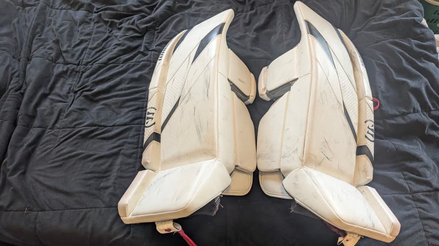 34" 2024 Warrior Goalie Leg Pads (Used)
