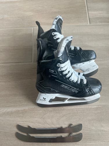 Bauer hockey skates size 4 w/ Extra Steel