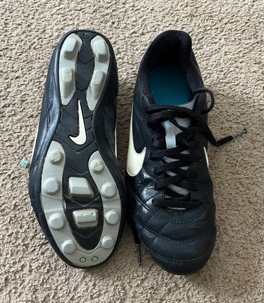 Black Kids 4Y (Big Kids / Youth) Nike Cleats (Used)