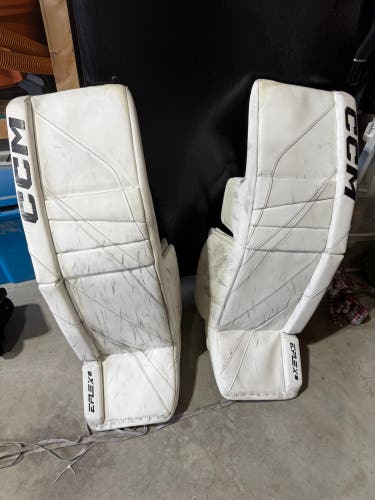 35" 2022  CCM Eflex 6 Goalie Leg Pads (Used)