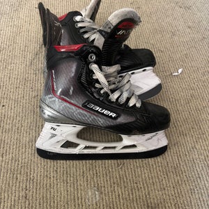 2021 Bauer Vapor X Hockey Skates Regular Width   Size 4 (Used)