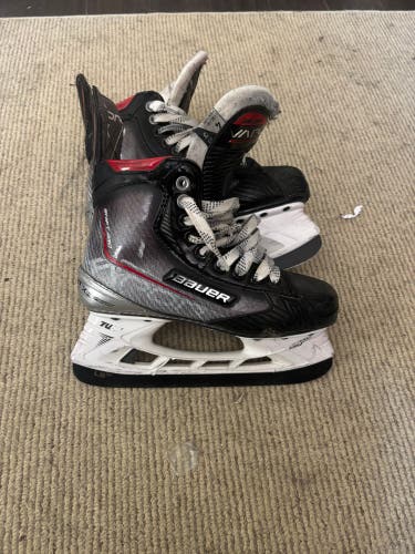 2021 Bauer Vapor X Hockey Skates Regular Width   Size 4 (Used)
