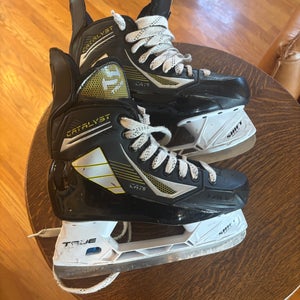 2024 True Catalyst Hockey Skates Narrow Width 6.5 (Used)