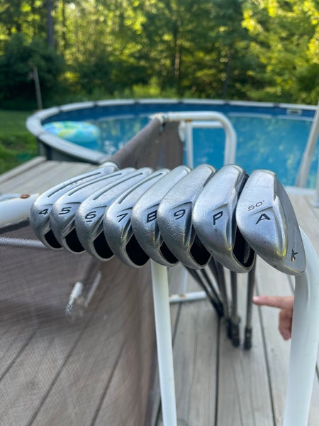Men's TaylorMade Rocketbladez Right Handed Iron Set Stiff Flex (8 Clubs) #4 - #9, PW, GW (Used)