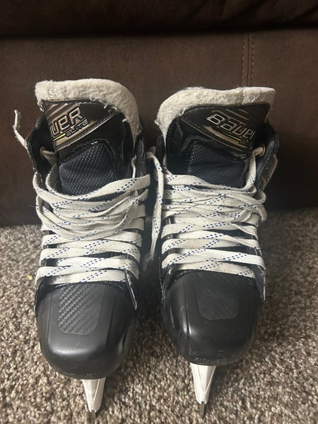 Bauer Elite Hockey Goalie Skates Regular Width Size 1.5 (Used)