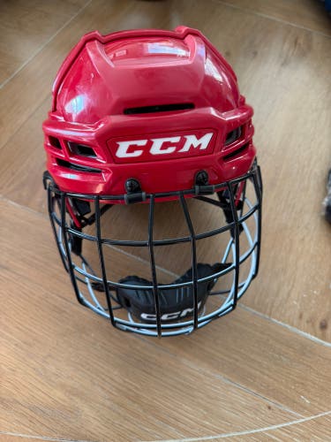 Small CCM Tacks 910 Helmet  (Used)