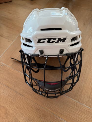 Medium CCM Tacks 910 Helmet (Used)