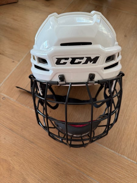 Medium CCM Tacks 910 Helmet  (Used)