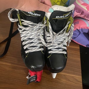 2024 Bauer Supreme 30 Hockey Skates Extra Wide Width (Used)