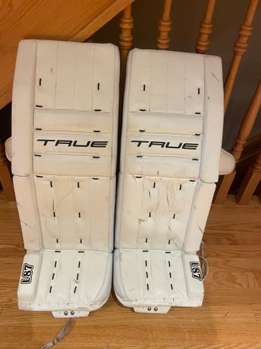 2025 32" True L87 Goalie Leg Pads (Used)