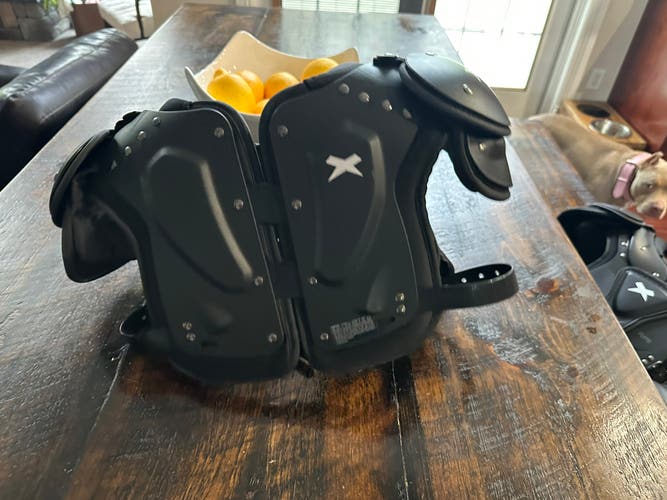 Youth Medium Xenith Flyte Shoulder Pads (New)