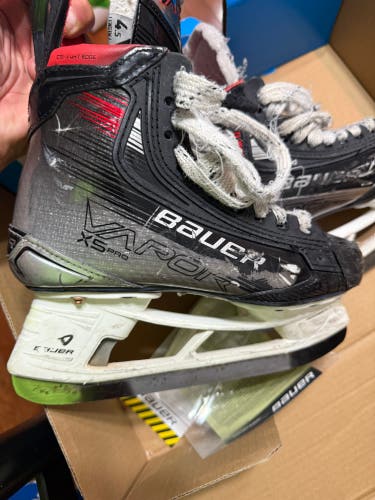 Bauer Vapor 5x pro Hockey Skates Size 4.5 (Used)