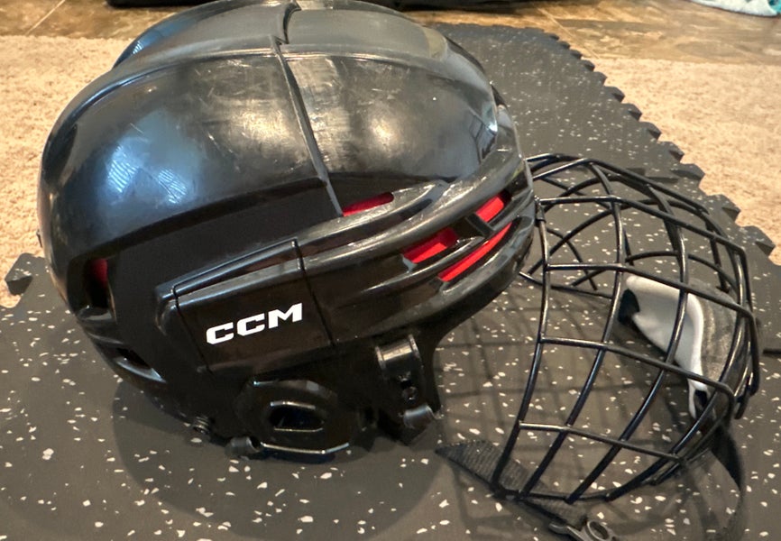 CCM Tacks 70 small hockey helmet