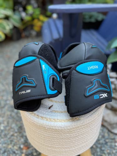 Large Junior True Xc9 Elbow Pads (New)