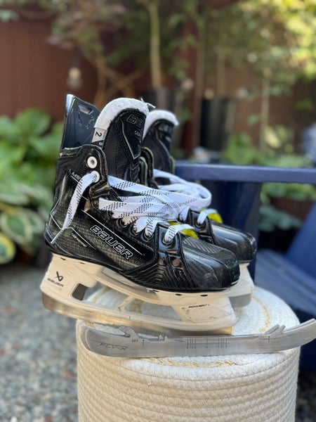 2024 Bauer Supreme M50 Pro Hockey Skates Regular Width   Size 2 (Used)