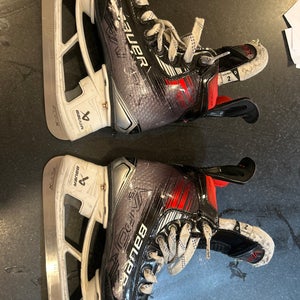 2024 Bauer Vapor 5x pro Hockey Skates Regular Width   Size 2 (Used) Comes with 2 sets of blades