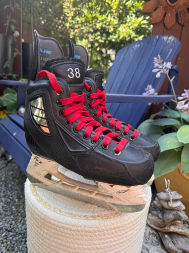 True SVH Hockey Skates Size 2 (Used)