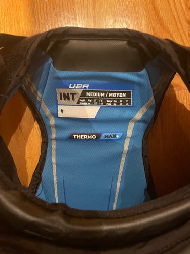 Medium 2024 Bauer Elite Goalie Chest Protector (Used)