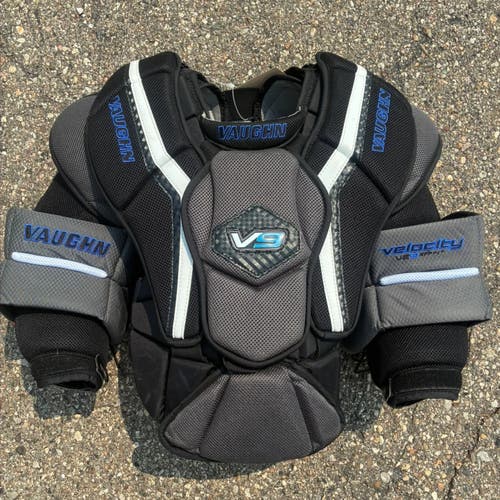 Intermediate Small Vaughn Velocity V9 Goalie Chest Protector (Used)