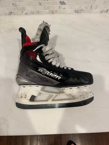 Size 7.5 Bauer X5 Pro Hockey Skates with Fly-TI Blades (Lightly Used)