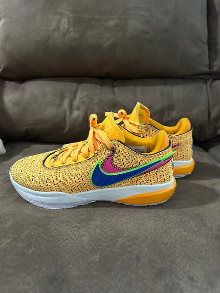 Kid's Size M 7.5 (W 8.5) Nike Lebron 20 Shoes (Used)