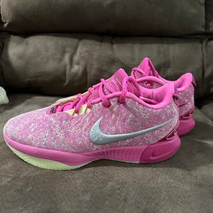 Men's Size M 8.5 (W 9.5) Nike lebron 21 Shoes (Used)
