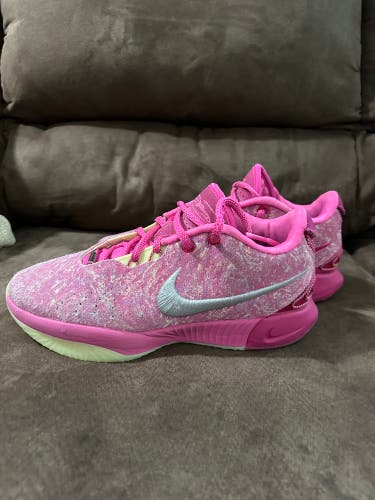 Men's Size M 8.5 (W 9.5) Nike lebron 21 Shoes (Used)