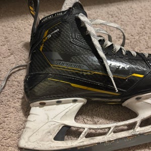 2023 Bauer Supreme M5 Pro Hockey Skates Wide Width   8 (Used)