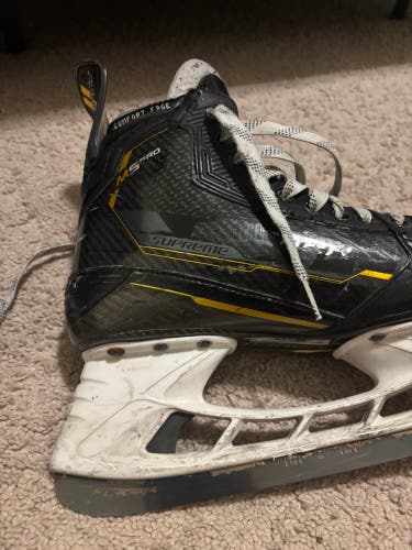 2023 Bauer Supreme M5 Pro Hockey Skates Wide Width 8 (Used)