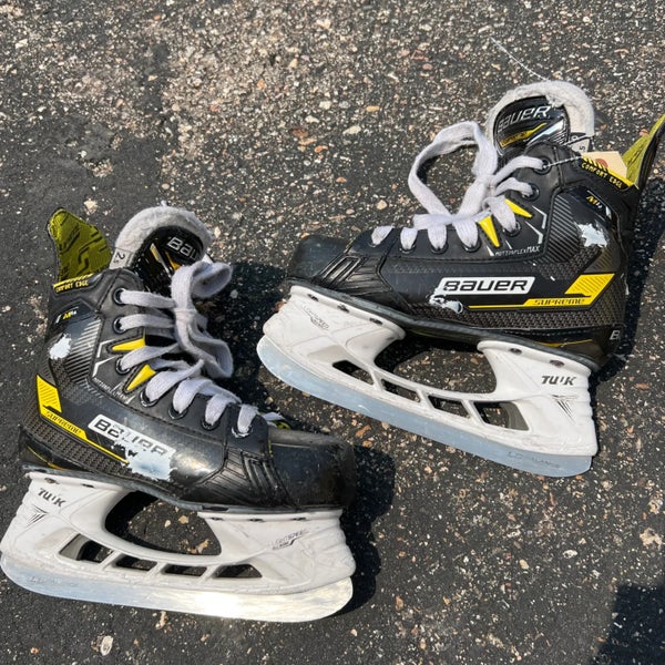 Junior Bauer Supreme M4 Hockey Skates | Size 2.5 (Used)