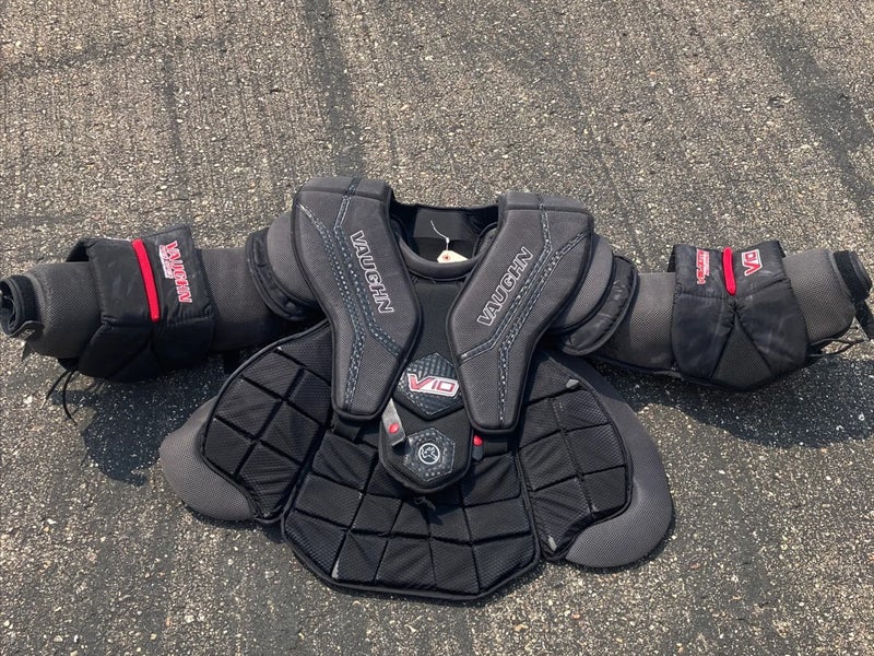 Senior Large Vaughn V10 Pro Carbon Goalie Chest Protector (Used)