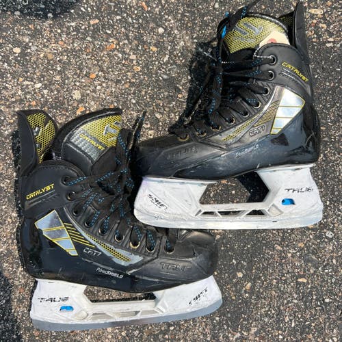 Junior True Catalyst 7 Hockey Skates | Size 2 (Used)