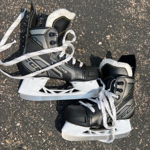 Youth CCM AS-550 Hockey Skates | Size 13Y